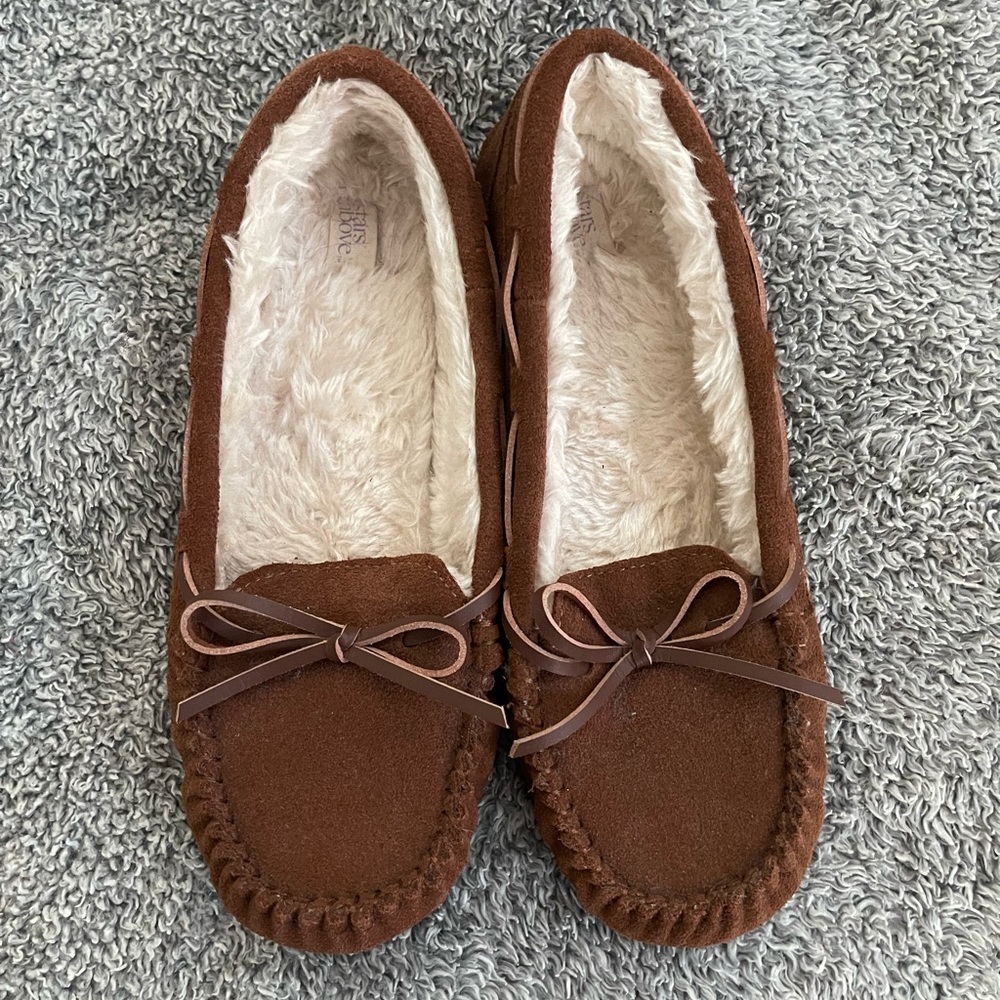 Fuzzy Moccasins size 7